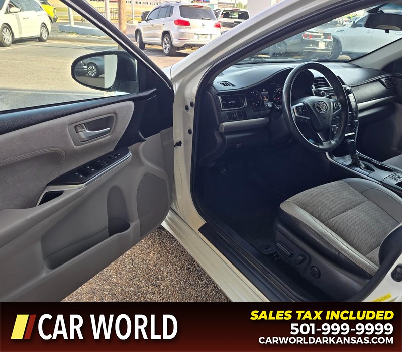 Toyota Camry Vehicle Full-screen Gallery Image 7