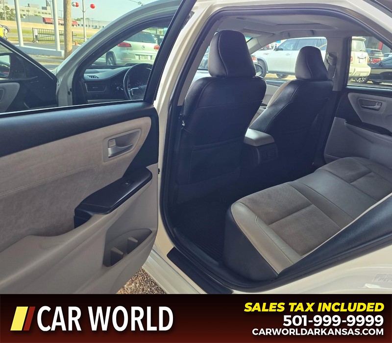 Toyota Camry Vehicle Full-screen Gallery Image 9