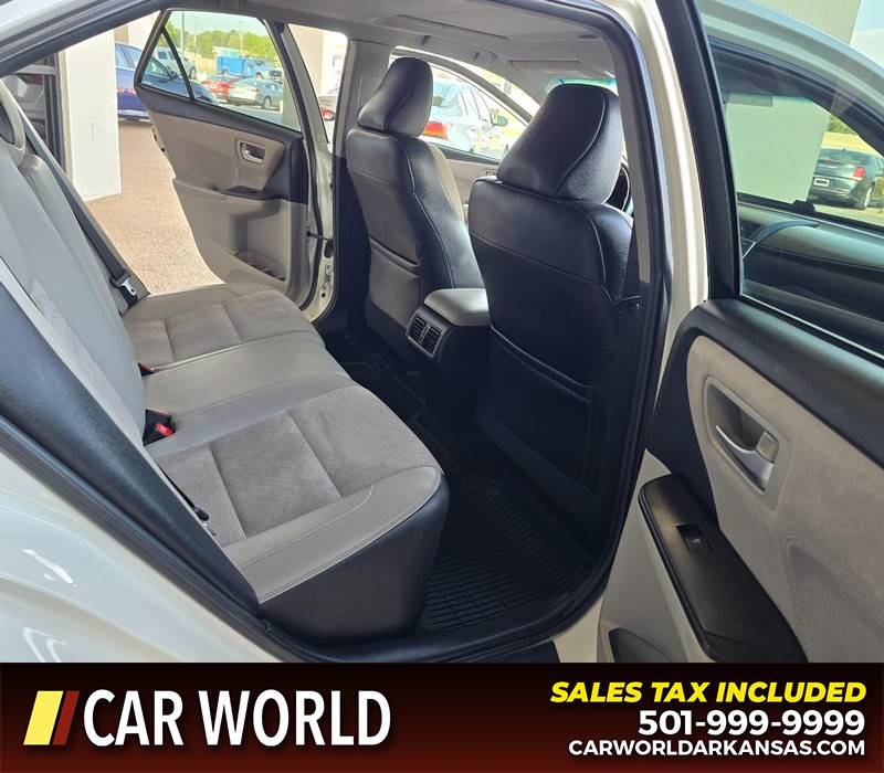 Toyota Camry Vehicle Full-screen Gallery Image 12