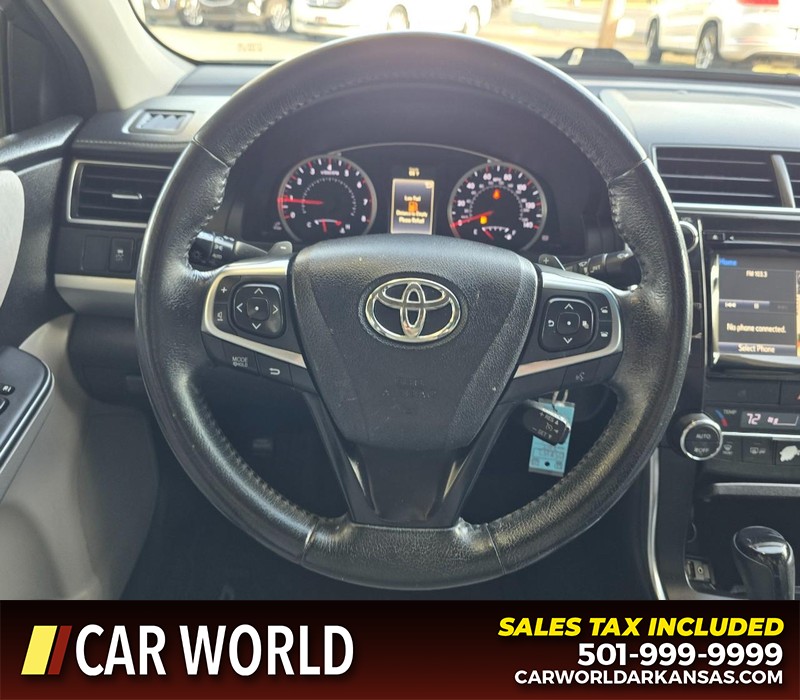 Toyota Camry Vehicle Full-screen Gallery Image 15