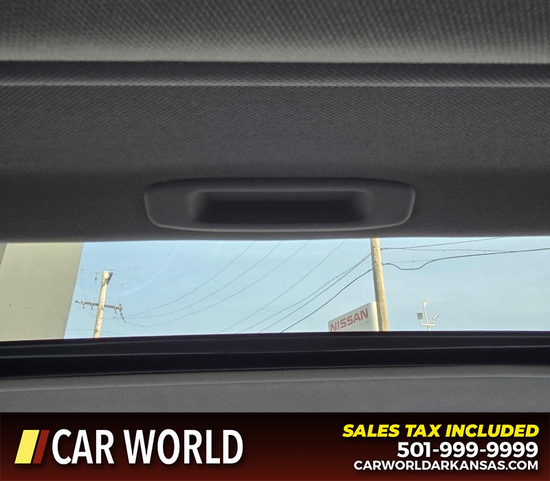 Toyota Camry Vehicle Full-screen Gallery Image 20