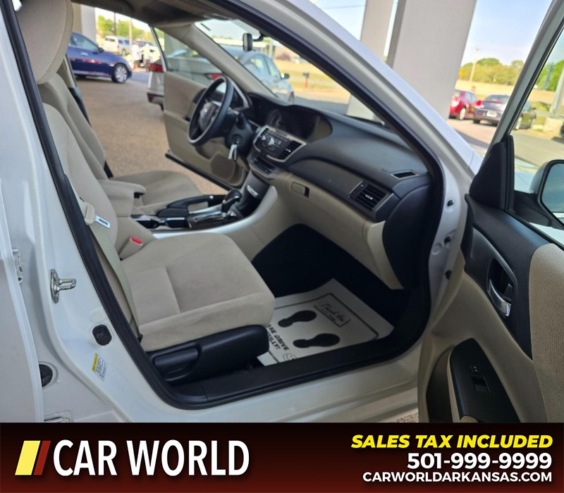 Honda Accord Sedan Vehicle Full-screen Gallery Image 11