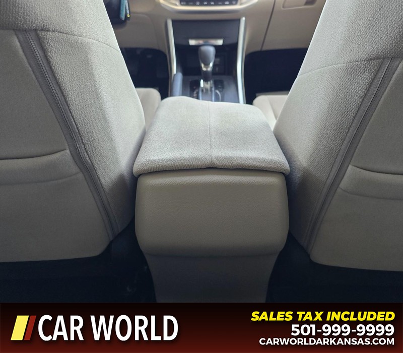 Honda Accord Sedan Vehicle Full-screen Gallery Image 19