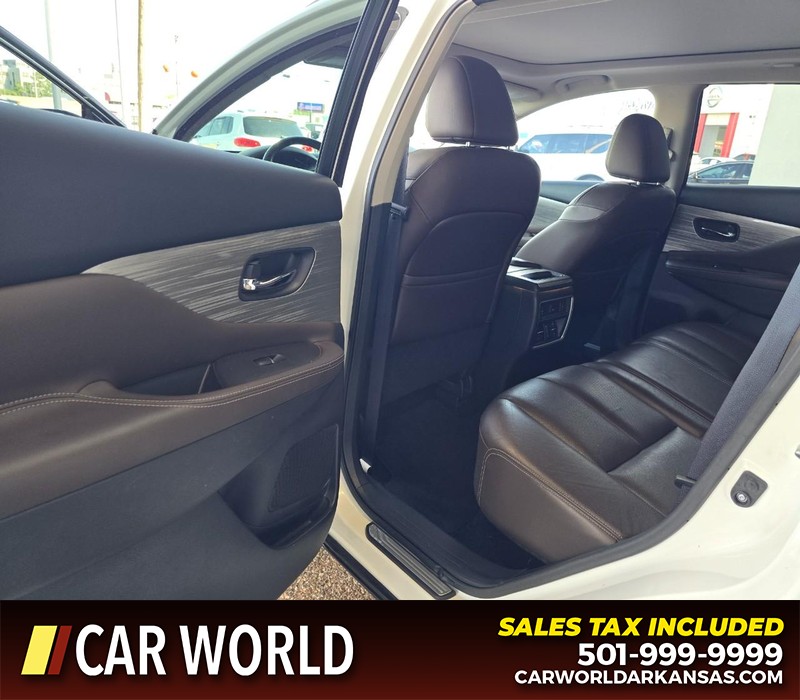 Nissan Murano Vehicle Full-screen Gallery Image 9