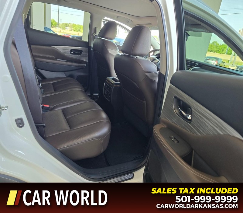 Nissan Murano Vehicle Full-screen Gallery Image 12