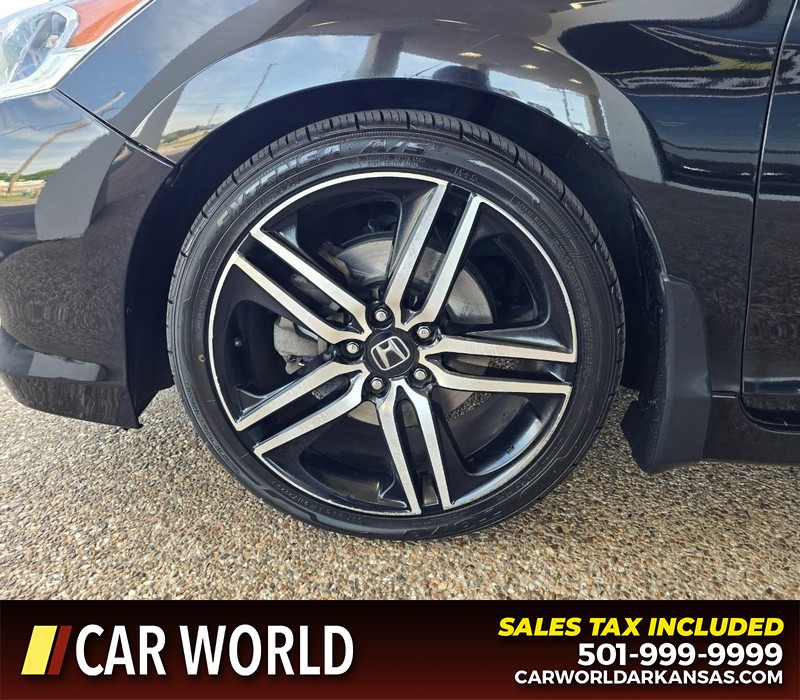 Honda Accord Sedan Vehicle Full-screen Gallery Image 6