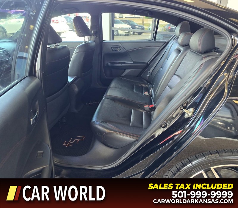 Honda Accord Sedan Vehicle Full-screen Gallery Image 10