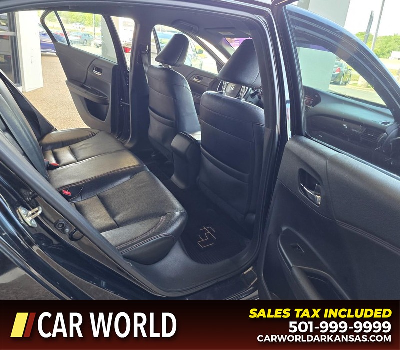 Honda Accord Sedan Vehicle Full-screen Gallery Image 12