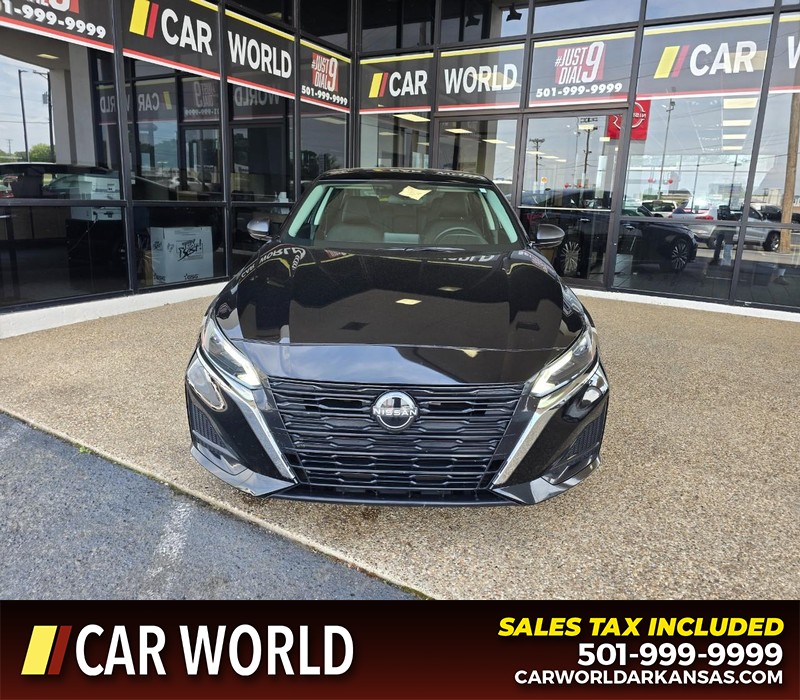 Nissan Altima Vehicle Full-screen Gallery Image 2