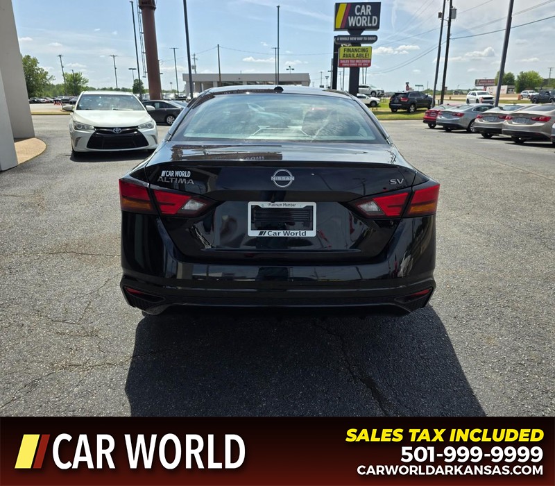 Nissan Altima Vehicle Full-screen Gallery Image 5