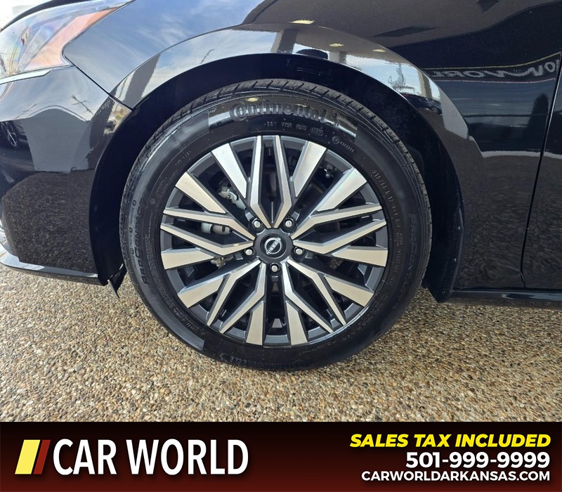 Nissan Altima Vehicle Full-screen Gallery Image 6