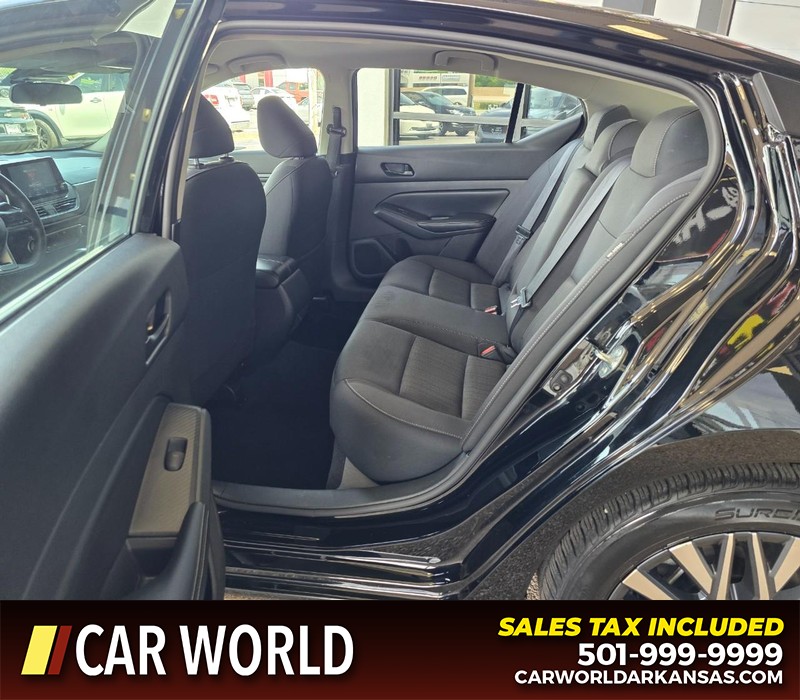 Nissan Altima Vehicle Full-screen Gallery Image 10