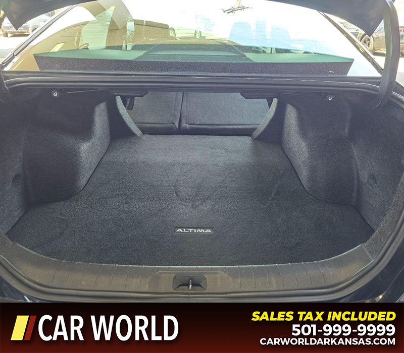 Nissan Altima Vehicle Full-screen Gallery Image 14