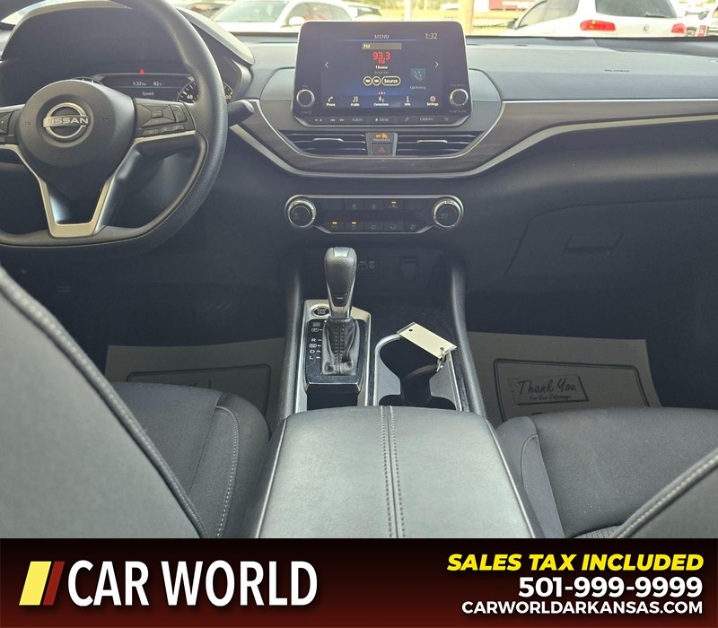 Nissan Altima Vehicle Full-screen Gallery Image 18
