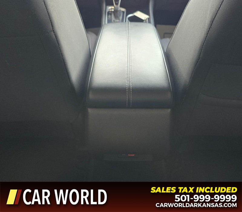 Nissan Altima Vehicle Full-screen Gallery Image 19