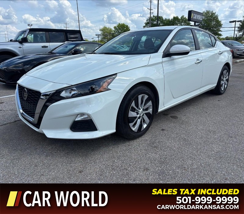 Nissan Altima Vehicle Full-screen Gallery Image 9