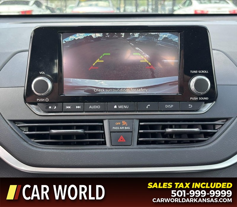 Nissan Altima Vehicle Full-screen Gallery Image 18