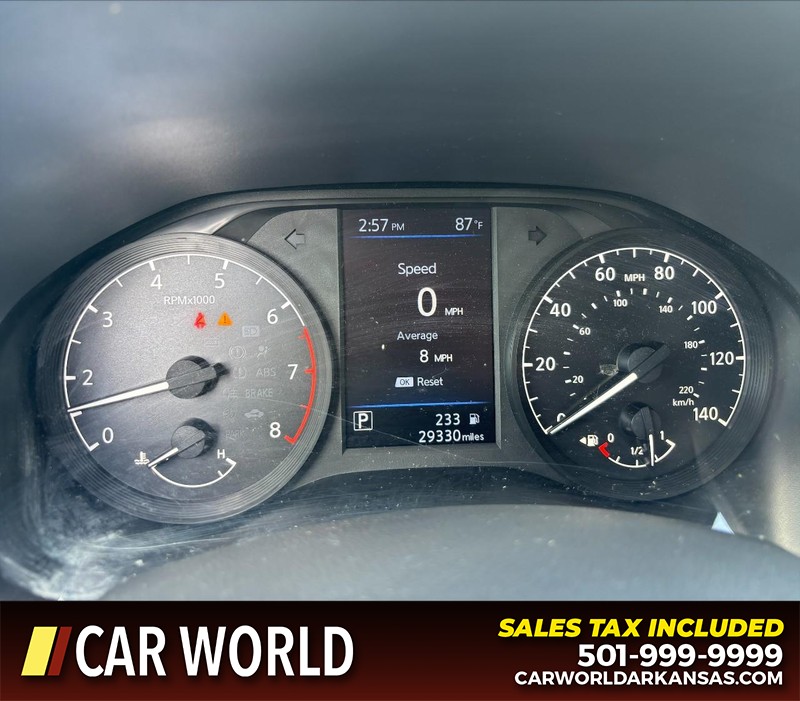 Nissan Altima Vehicle Full-screen Gallery Image 20