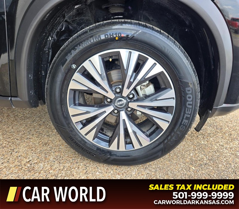 Nissan Rogue Vehicle Full-screen Gallery Image 6