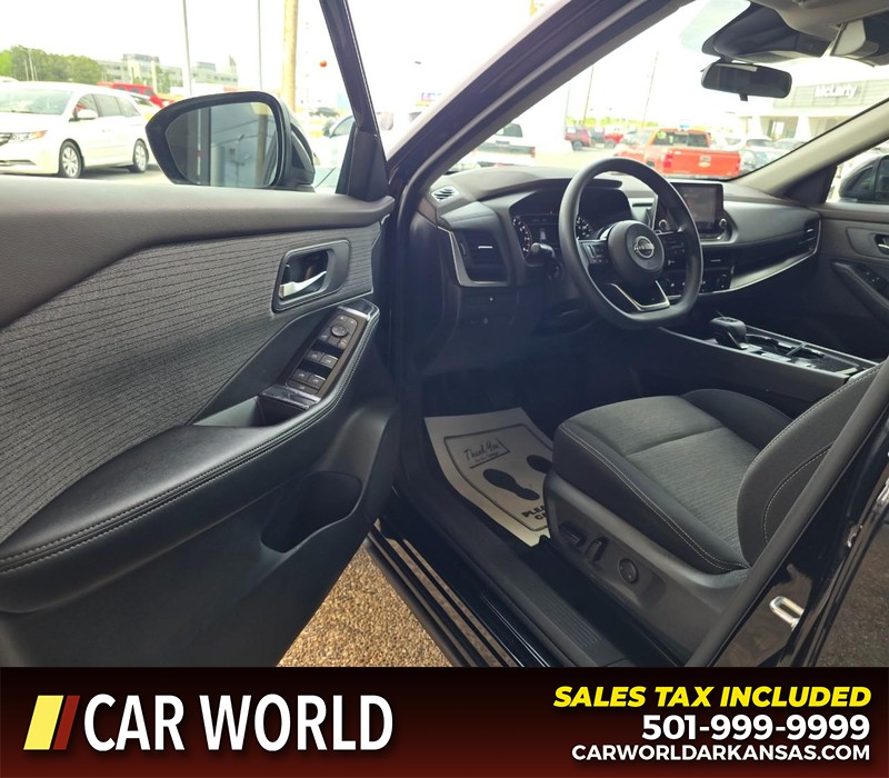 Nissan Rogue Vehicle Full-screen Gallery Image 7