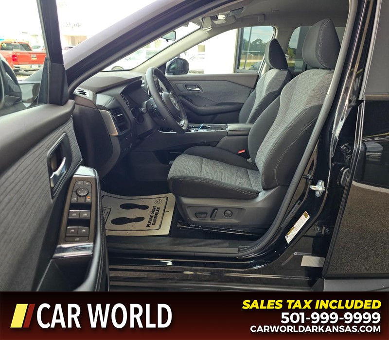 Nissan Rogue Vehicle Full-screen Gallery Image 8