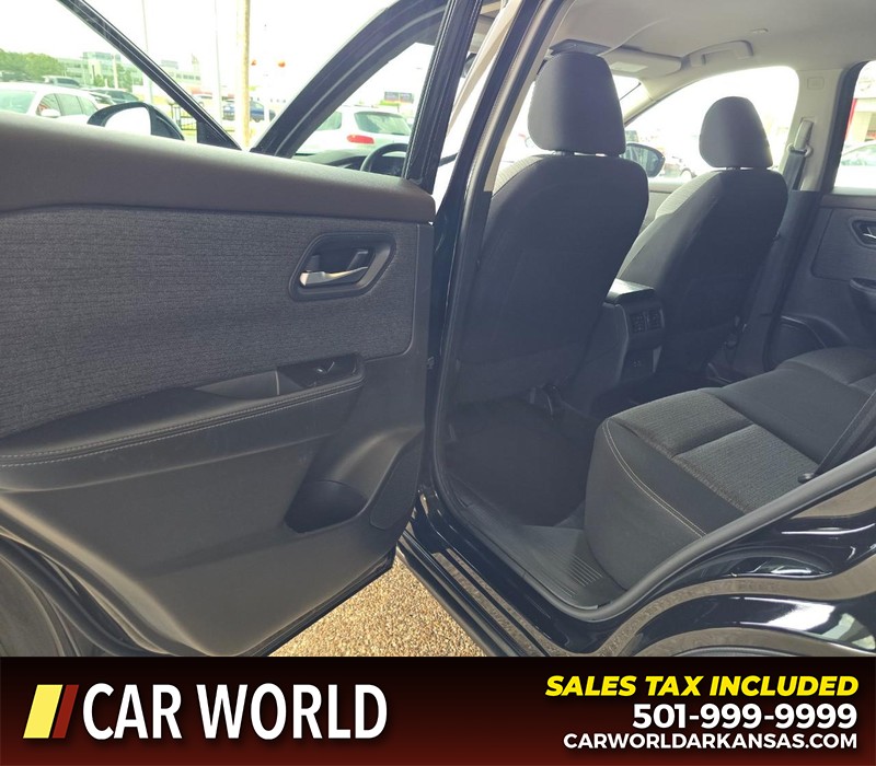 Nissan Rogue Vehicle Full-screen Gallery Image 9