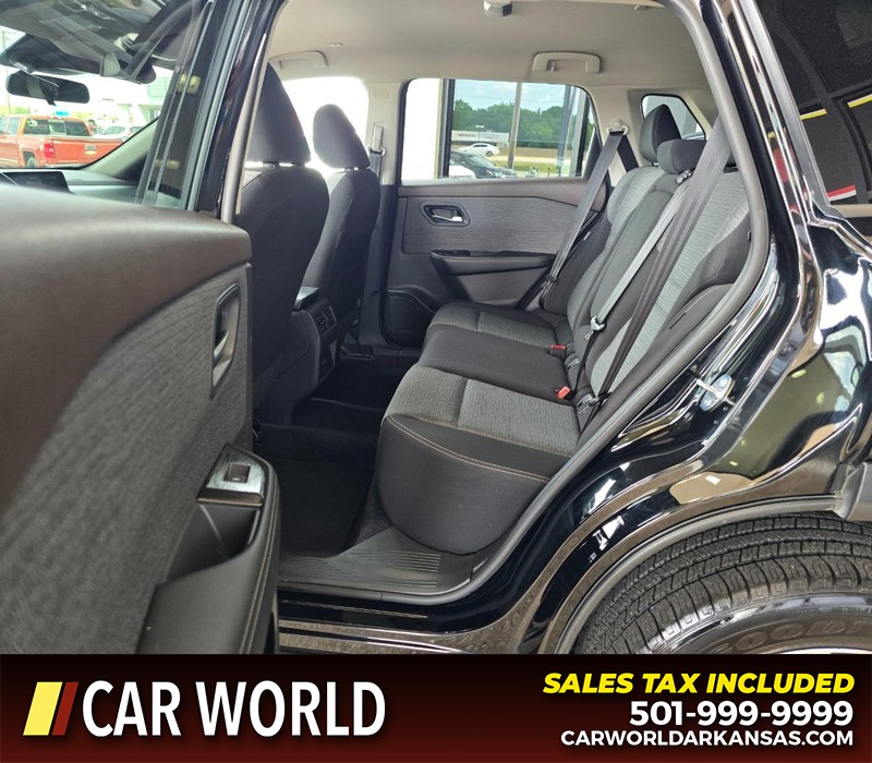 Nissan Rogue Vehicle Full-screen Gallery Image 10