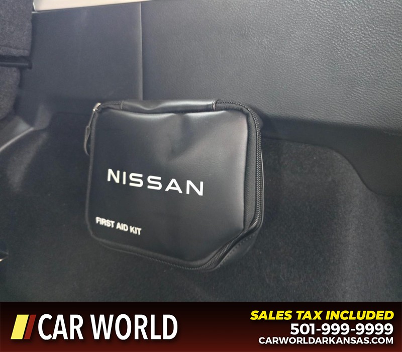 Nissan Rogue Vehicle Full-screen Gallery Image 13