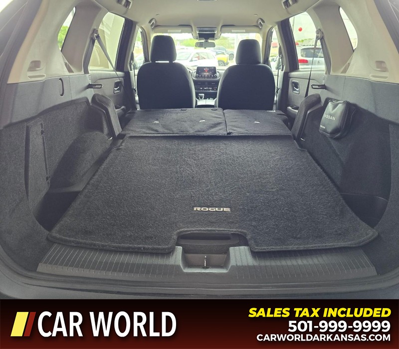 Nissan Rogue Vehicle Full-screen Gallery Image 15