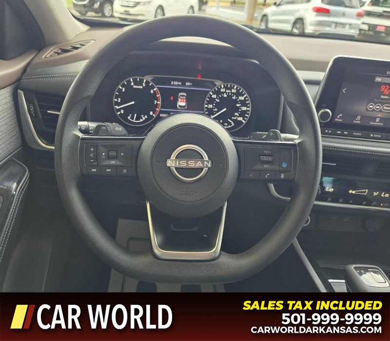 Nissan Rogue Vehicle Full-screen Gallery Image 16