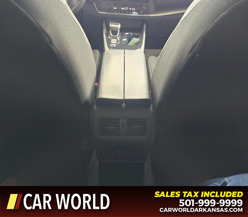 Nissan Rogue Vehicle Full-screen Gallery Image 20