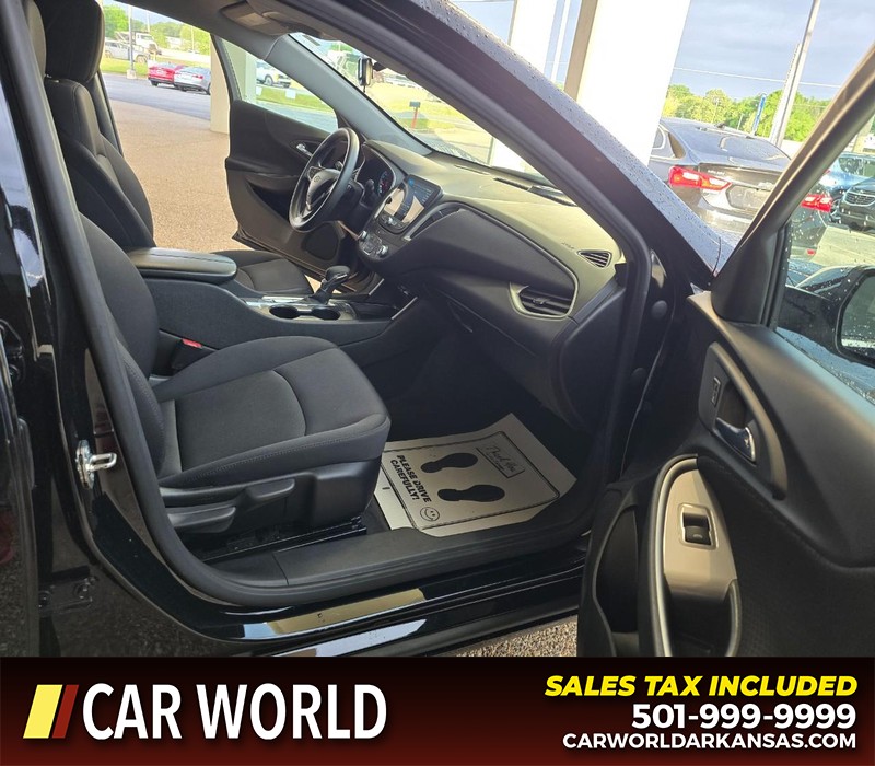 Chevrolet Malibu Vehicle Full-screen Gallery Image 11