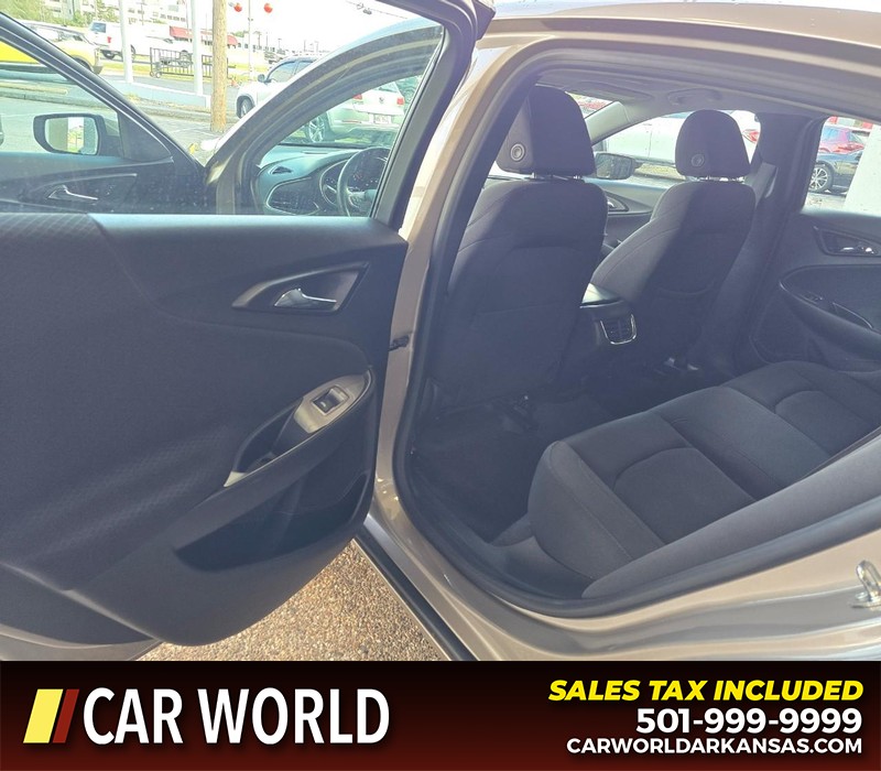 Chevrolet Malibu Vehicle Full-screen Gallery Image 9