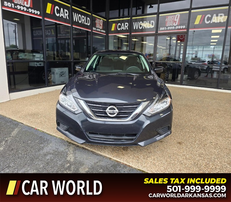 Nissan Altima Vehicle Full-screen Gallery Image 2