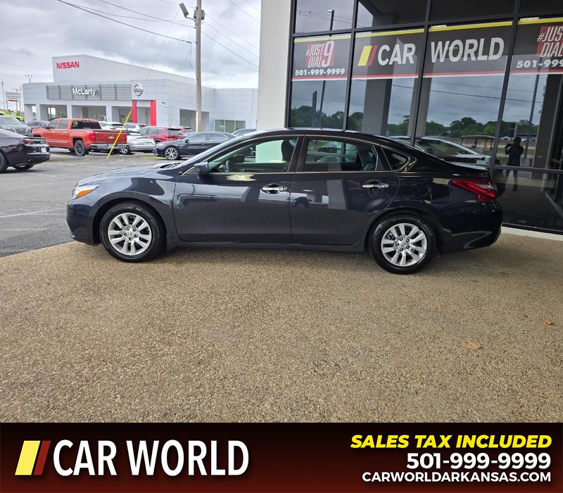 Nissan Altima Vehicle Full-screen Gallery Image 4