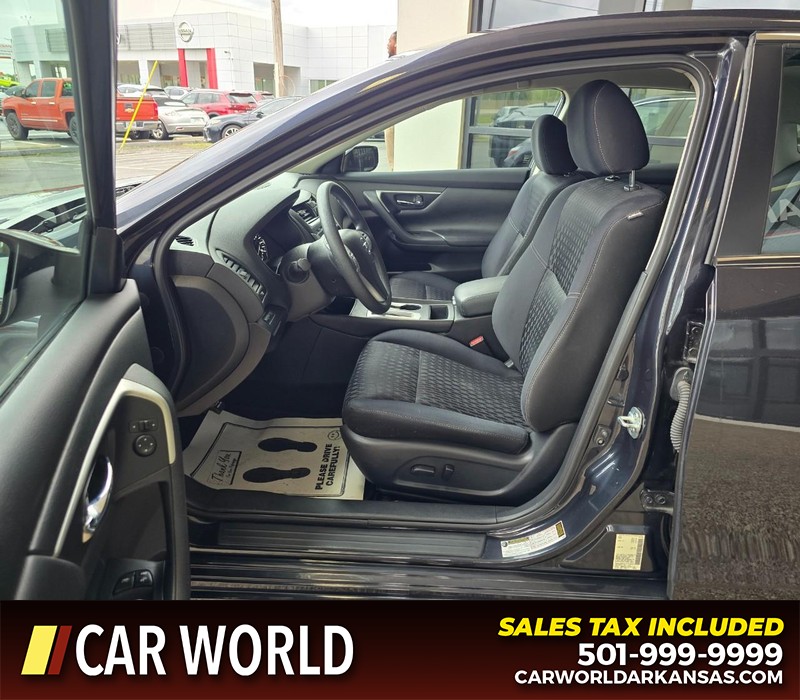 Nissan Altima Vehicle Full-screen Gallery Image 8