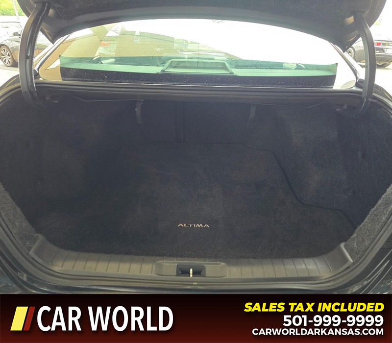 Nissan Altima Vehicle Full-screen Gallery Image 13