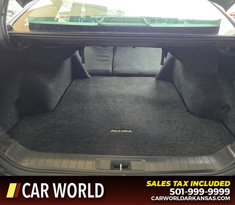 Nissan Altima Vehicle Full-screen Gallery Image 14