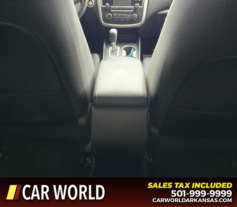 Nissan Altima Vehicle Full-screen Gallery Image 19