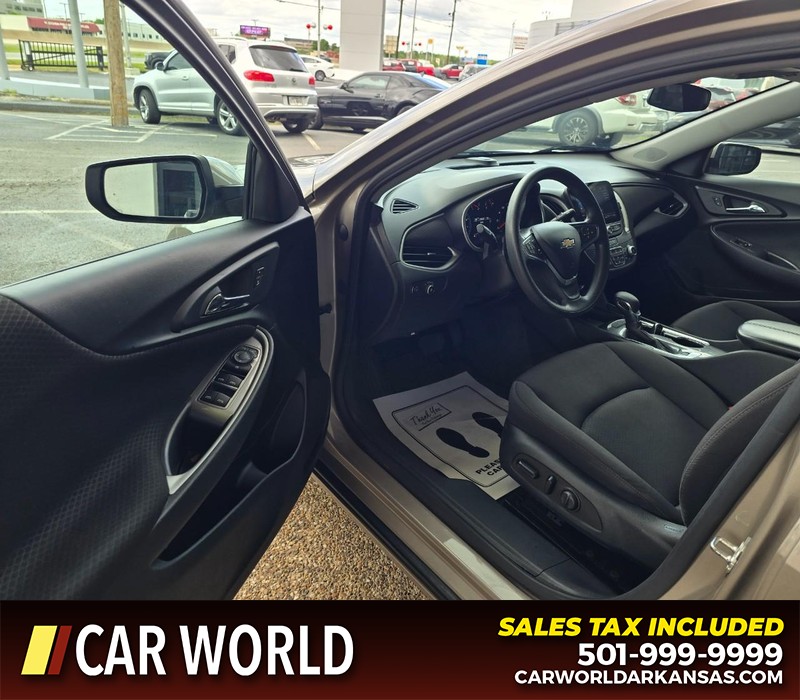 Chevrolet Malibu Vehicle Full-screen Gallery Image 7