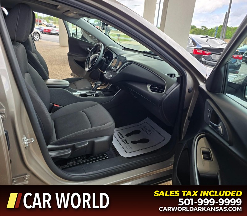 Chevrolet Malibu Vehicle Full-screen Gallery Image 11