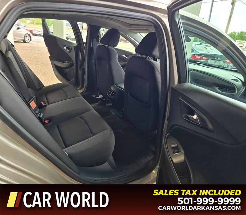 Chevrolet Malibu Vehicle Full-screen Gallery Image 12