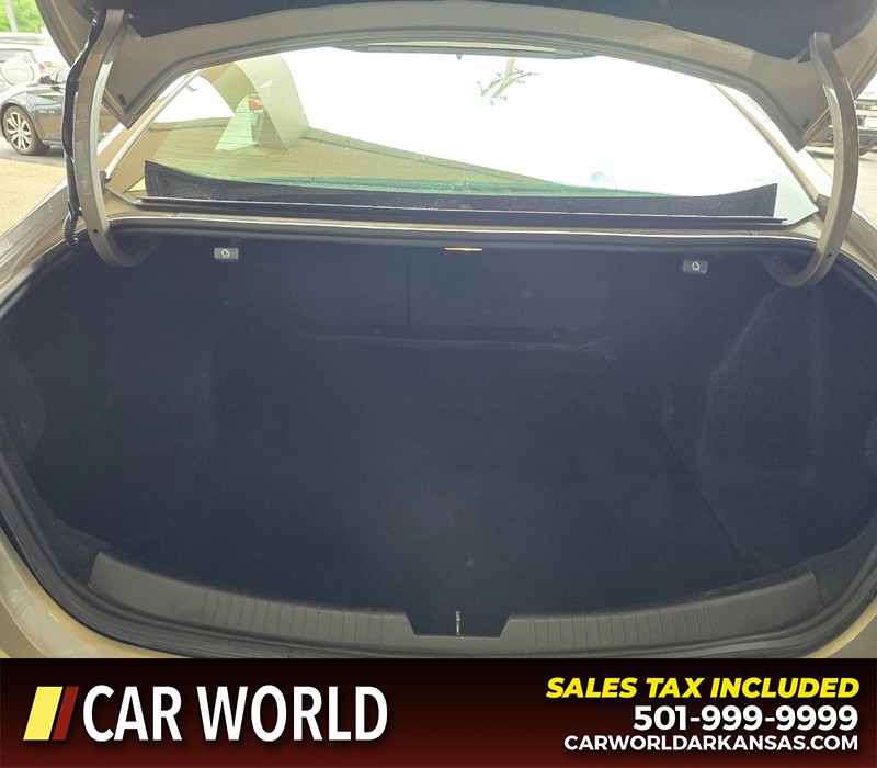 Chevrolet Malibu Vehicle Full-screen Gallery Image 13