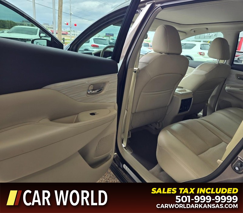 Nissan Murano Vehicle Full-screen Gallery Image 9