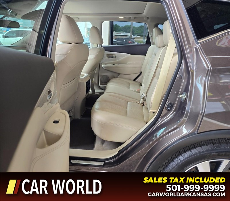 Nissan Murano Vehicle Full-screen Gallery Image 10