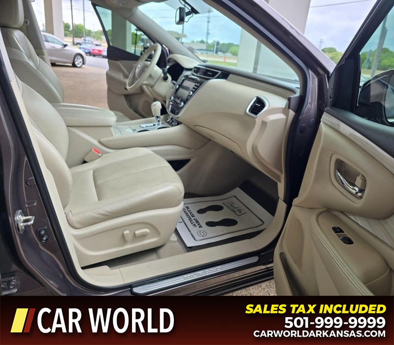 Nissan Murano Vehicle Full-screen Gallery Image 11