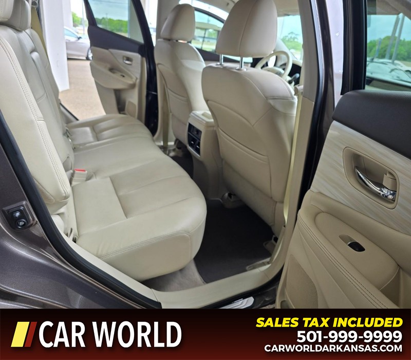 Nissan Murano Vehicle Full-screen Gallery Image 12