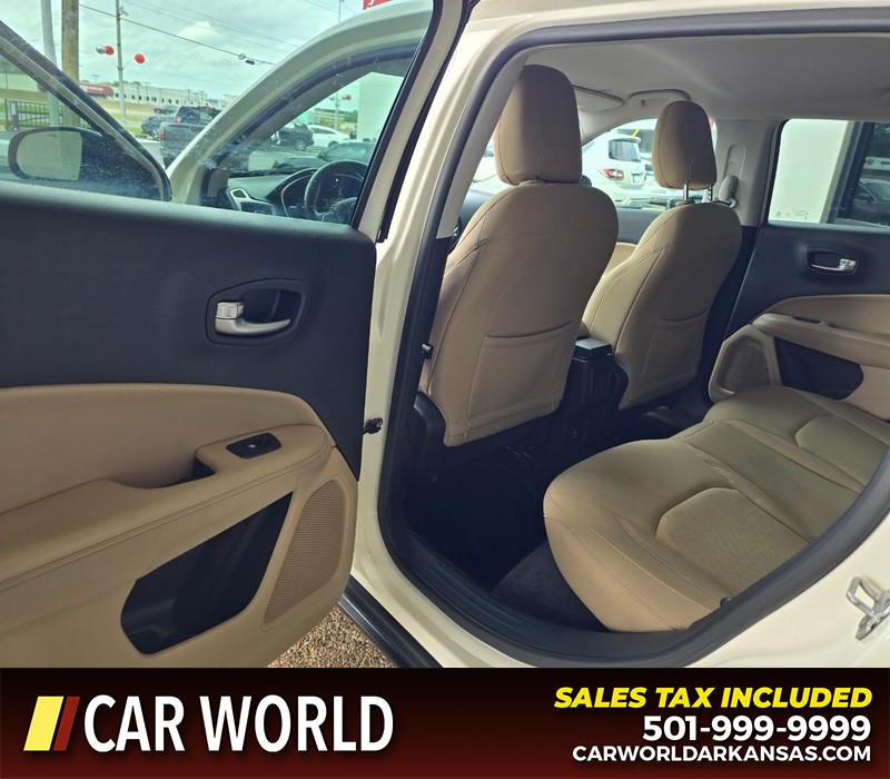 Jeep Compass Vehicle Full-screen Gallery Image 9