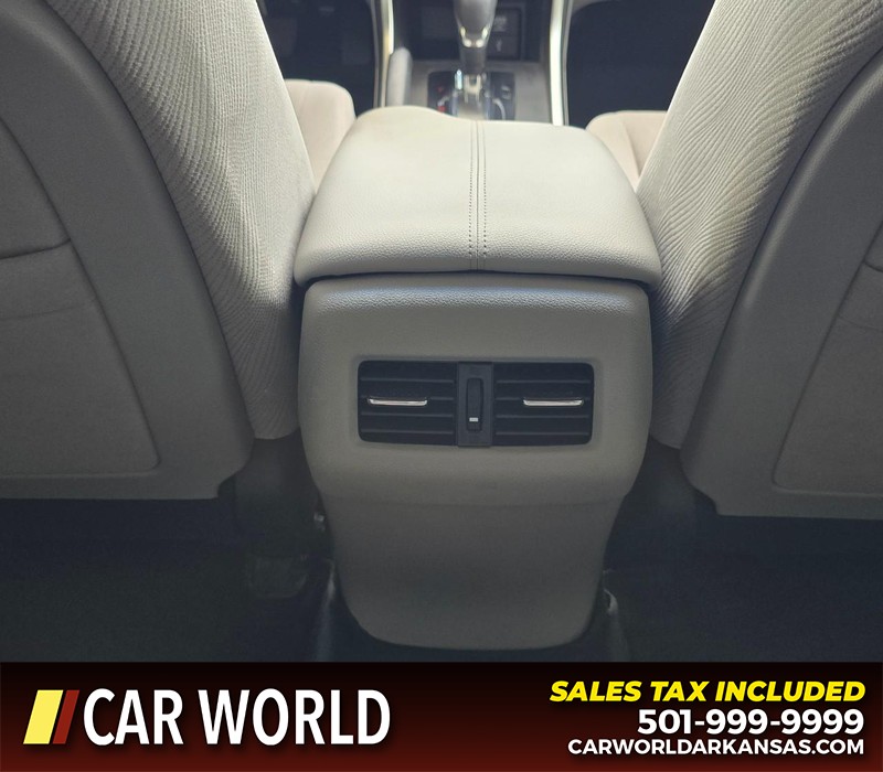 Honda Accord Sedan Vehicle Full-screen Gallery Image 21