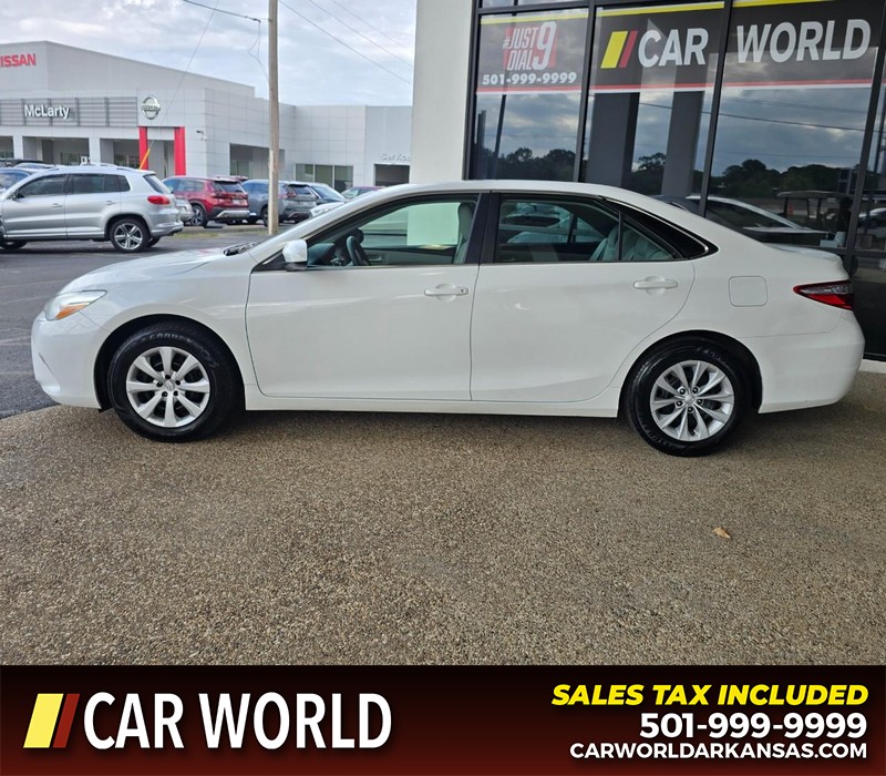 Toyota Camry Vehicle Full-screen Gallery Image 4